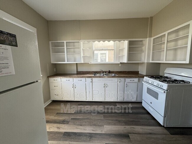 Building Photo - 1230 W Wildwood Ave