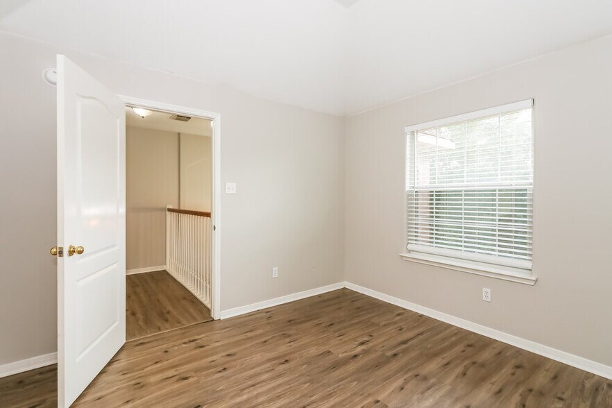 Building Photo - 12230 Heritage Grove Dr