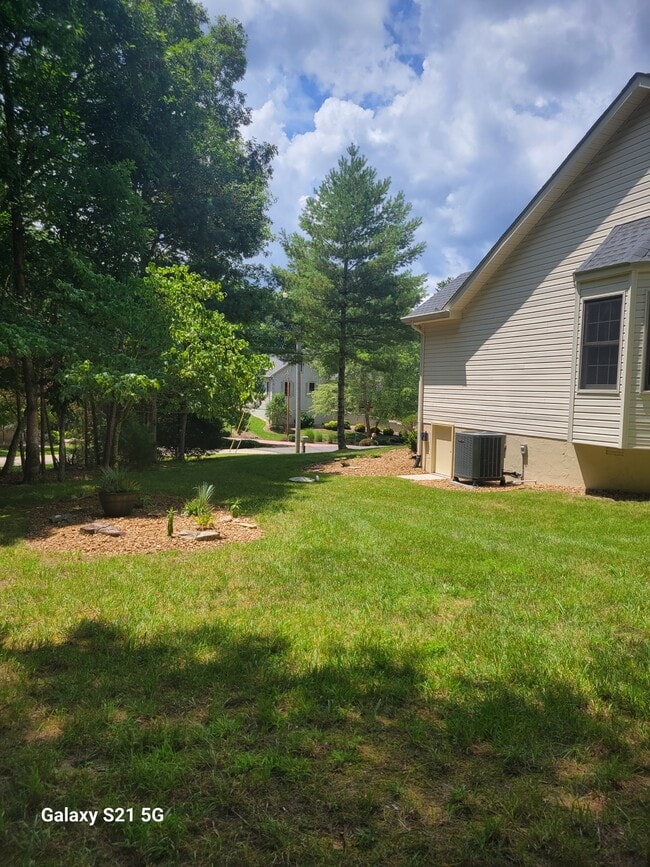 Building Photo - 13 Leyden Ct