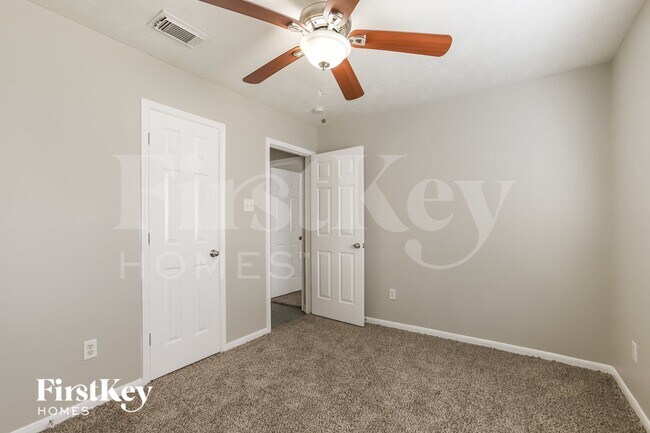 Building Photo - 19375 Strathmore Pl Ln