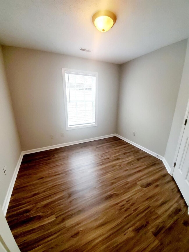 Building Photo - 213 Black Water Ln