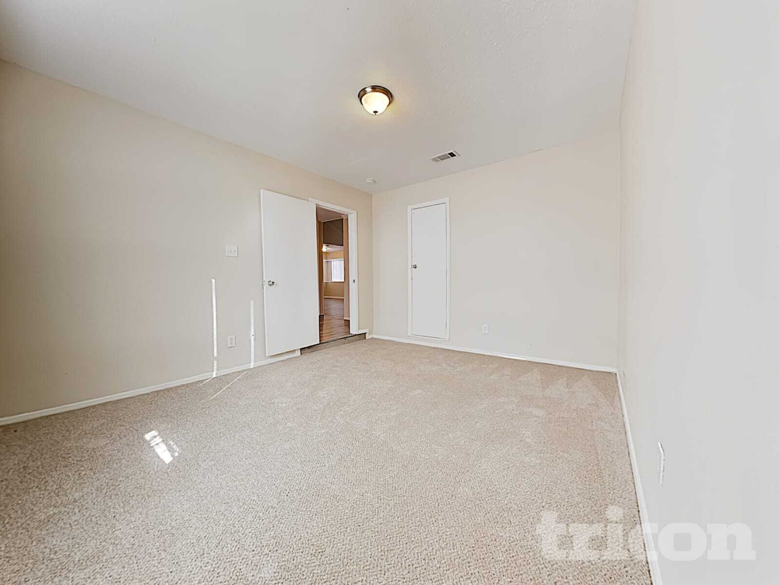 Building Photo - 6511 Grey Oaks Dr