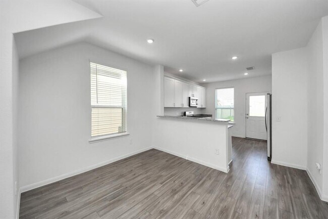Building Photo - 23415 Pagoda Oak Dr