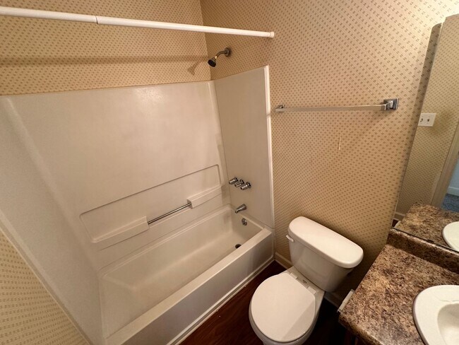Building Photo - 2 Bedroom Condo in Deerwood Knoll