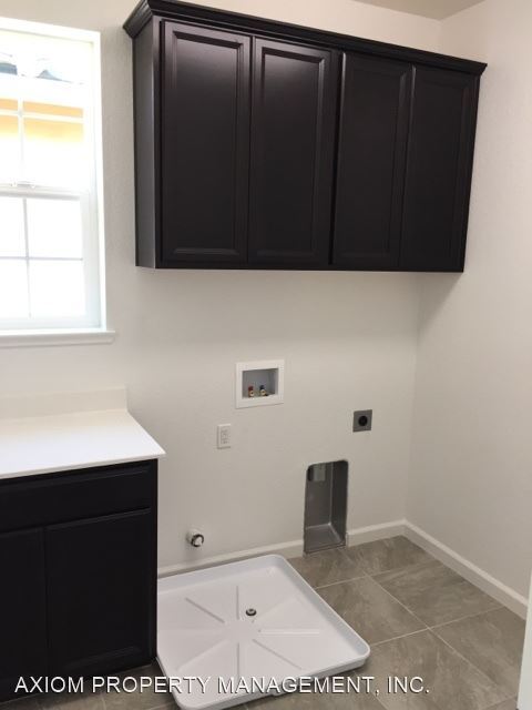 Building Photo - 3 br, 2.5 bath House - 2129 Pasqual Dr.