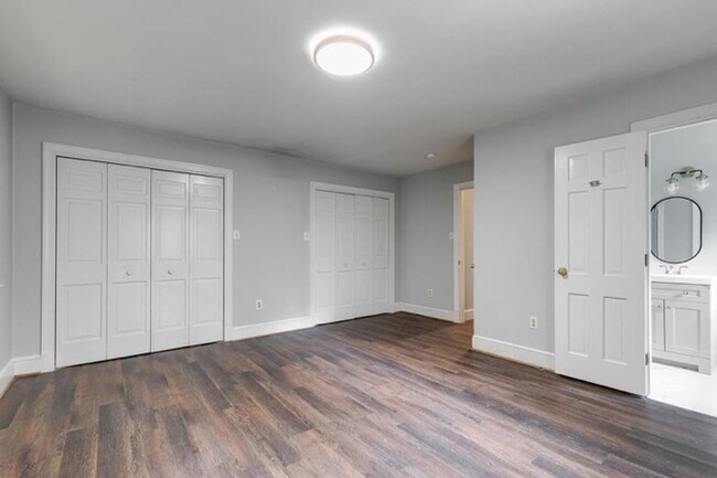 Building Photo - 5001 Southmoor Rd