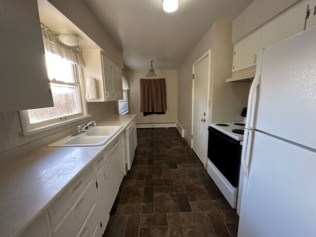 Building Photo - South Hill 3 Bedroom 2 Bath Rancher