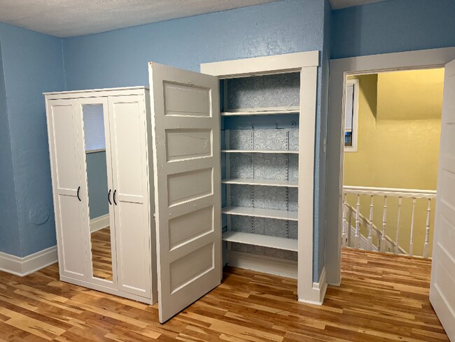 Building Photo - 123 Clearview Ave