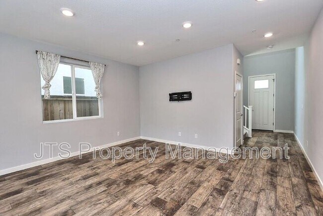 Building Photo - 2683 Alcove Way