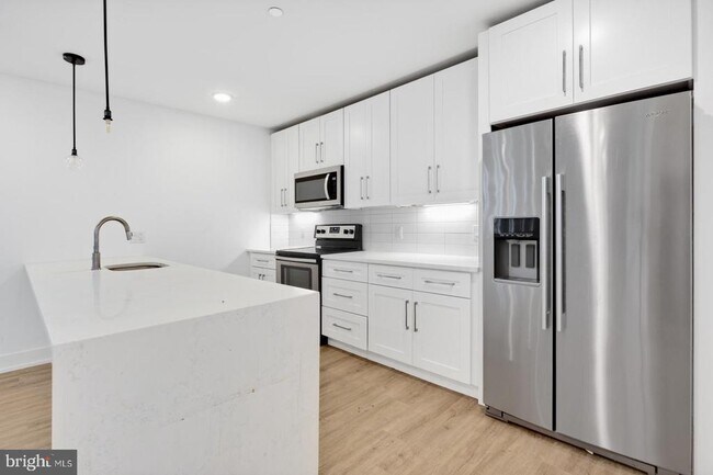 Building Photo - 1335 N Marston St