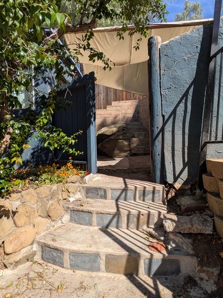 Building Photo - 9401 Notre Dame Ave