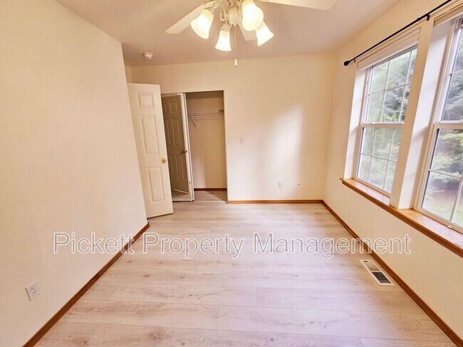 Building Photo - 5998 McCormick Woods Dr SW