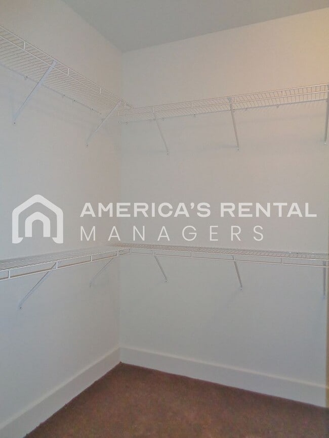 Building Photo - Home in Tuscaloosa..... Available to View Now!!!