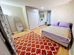 Building Photo - 135 Kingsbury Dr