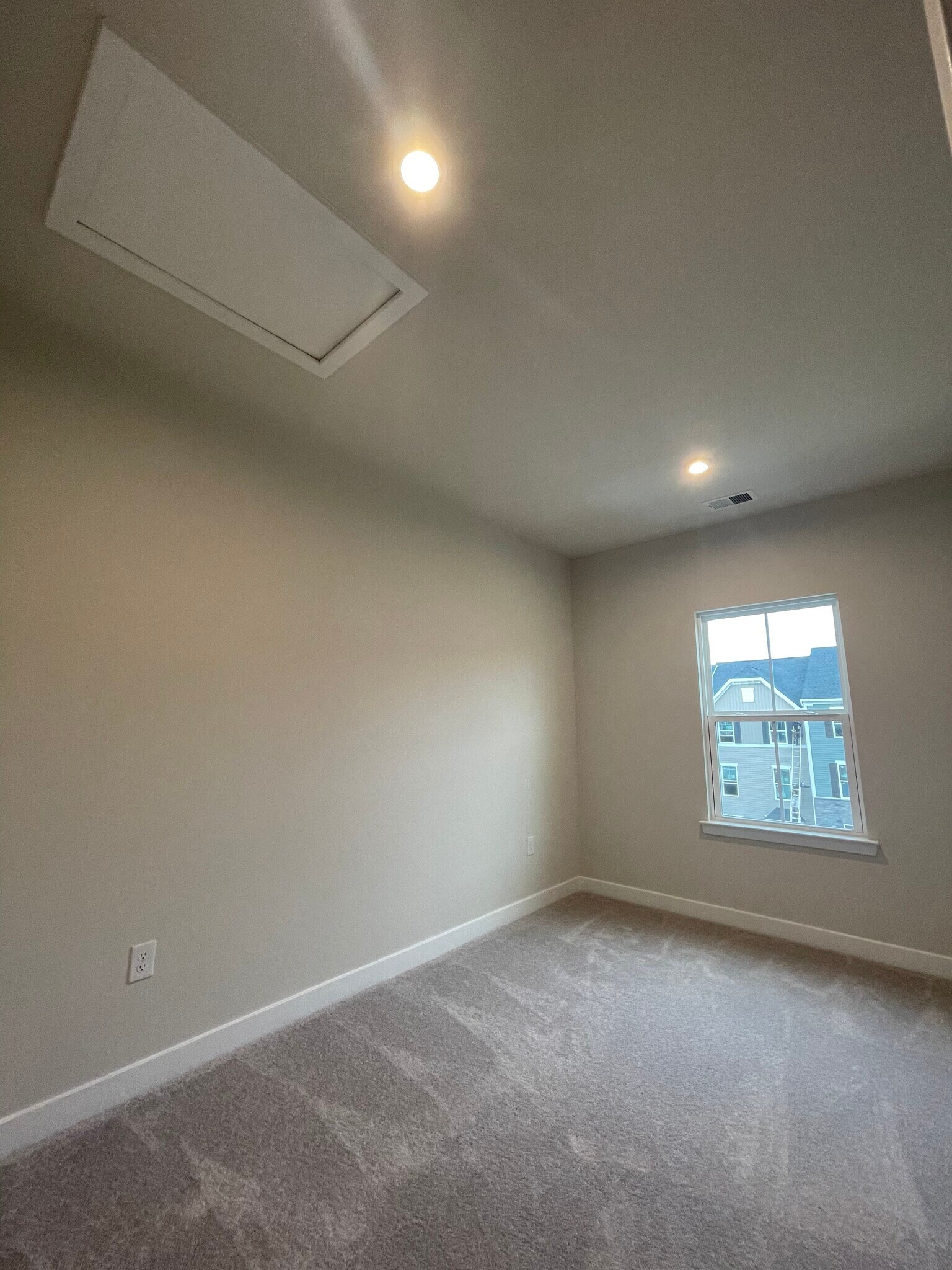 Building Photo - 229 Sugar Maple Sq