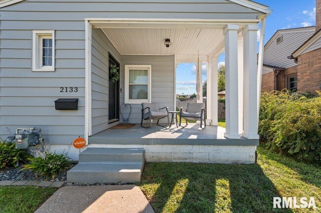 Building Photo - 2133 Warren St