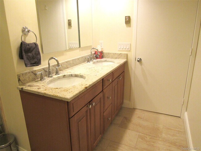 Building Photo - 604 Heritage Hills