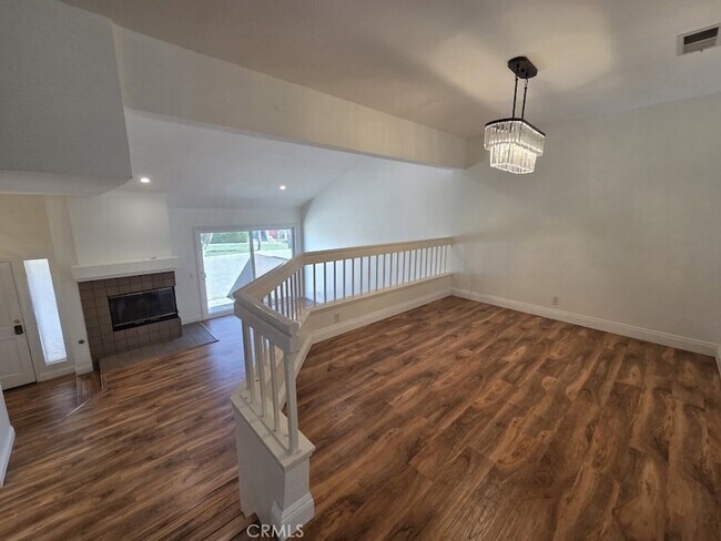 Building Photo - 9 Rock Cliff Pl