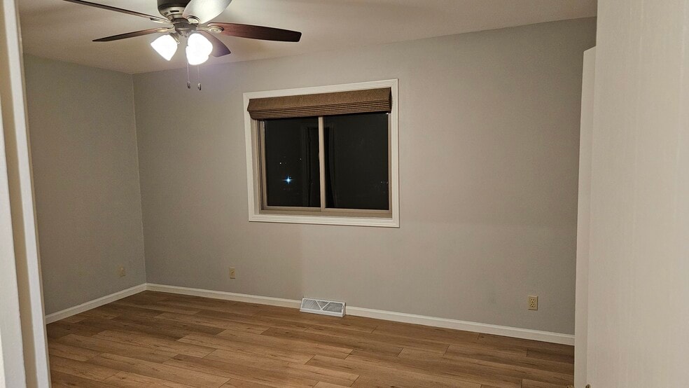 Building Photo - 727 Eagle Cir