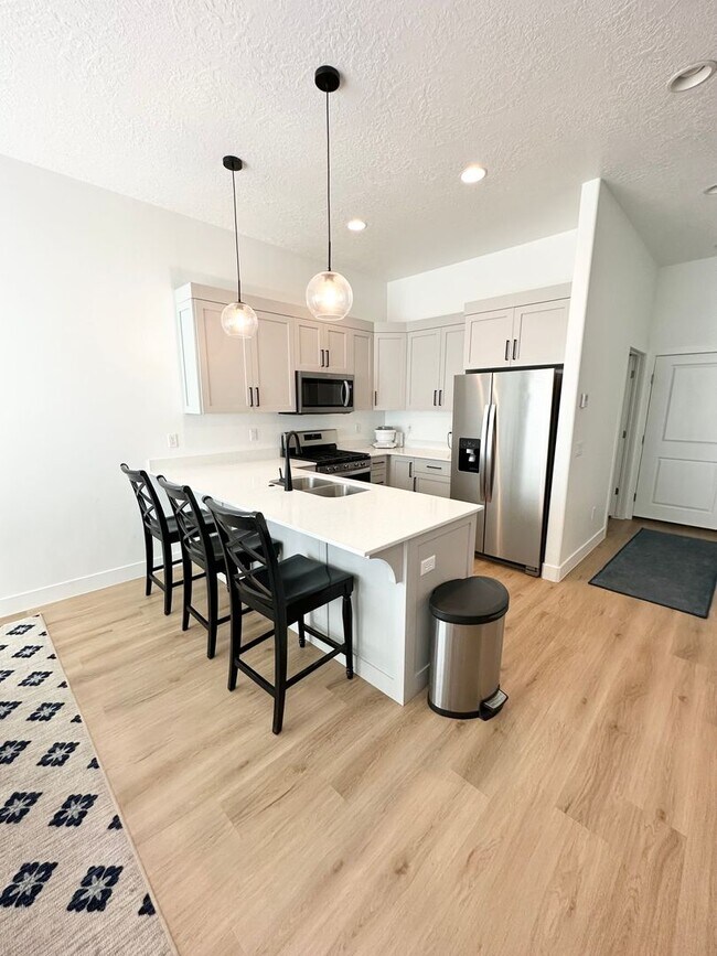 Building Photo - Pet Friendly!!! Beautiful Woodland Estates...
