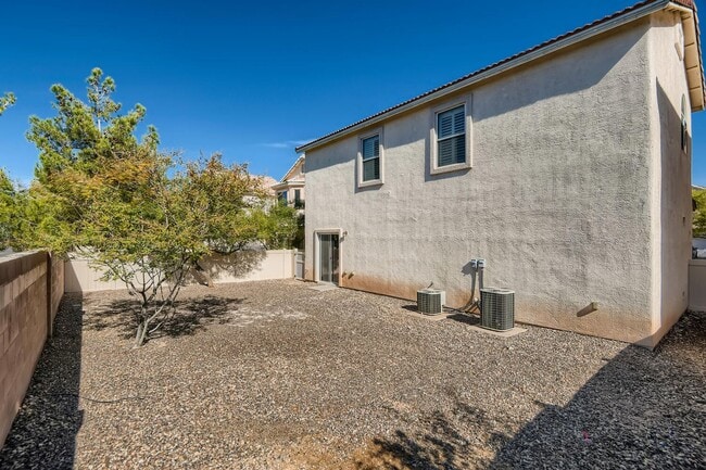 Building Photo - 5 Bedroom in Silverado Ranch!