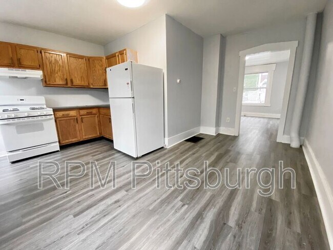 Primary Photo - 1806 Rhine St