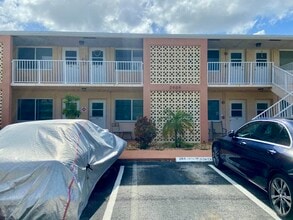 Building Photo - 2909 Middle River Dr