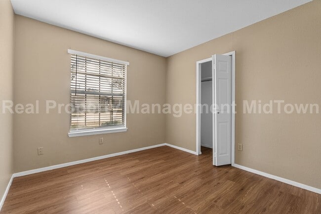 Building Photo - 3807 Glengate Dr