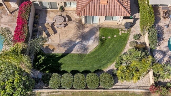Building Photo - 147 Kavenish Dr