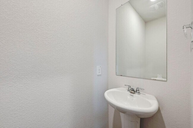 Building Photo - 164 Frogmore Lp