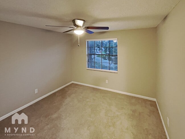 Building Photo - 632 Ephrata Dr