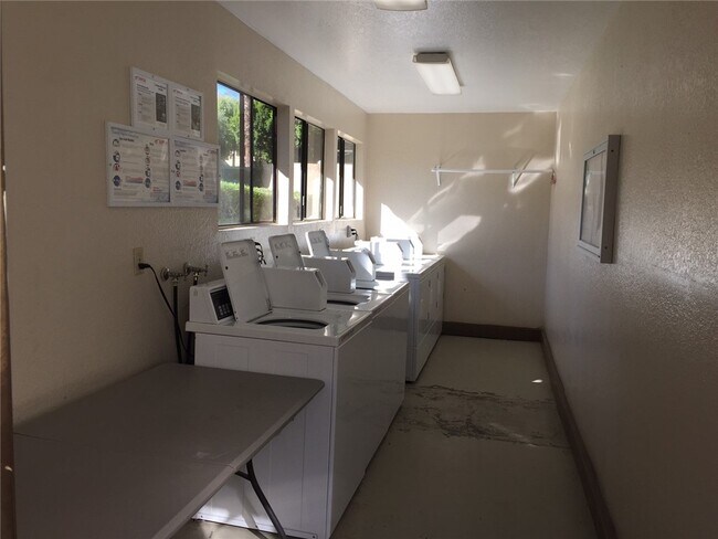 Building Photo - 675 Los Felices Cir W