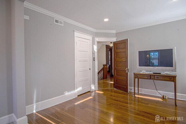 Building Photo - 9 Academy St