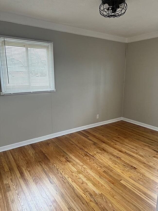 Building Photo - 3 bdrm with finished basement!