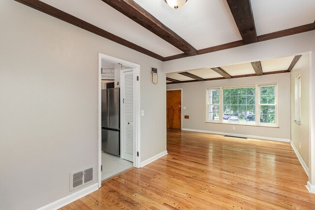 Building Photo - Stunningly Renovated 4 Bedroom 1 Bathroom ...