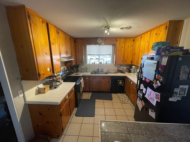 Building Photo - 1116 Pinecrest Dr