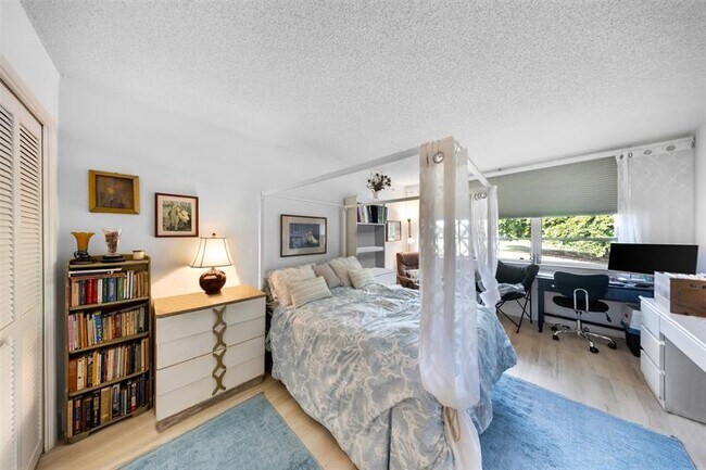 Building Photo - 901 Cypress Grove Dr