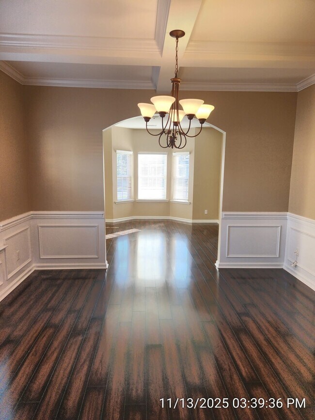 Building Photo - 641 Red Oak Ln