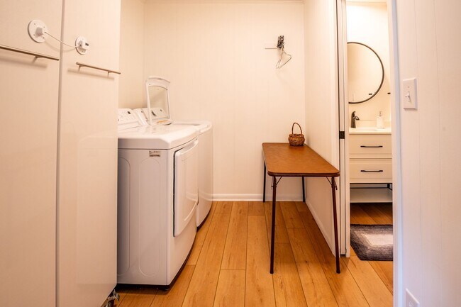 Building Photo - BEACH HOME NOW AVAILABLE FOR OFF-SEASON MONTHLY RENTAL