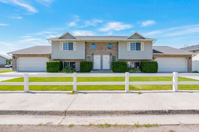 Primary Photo - 1623-1623 W 800 N St