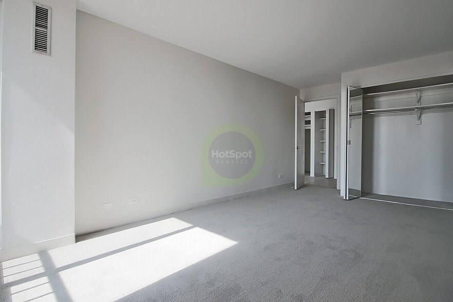 Building Photo - 900 S Ashland Ave