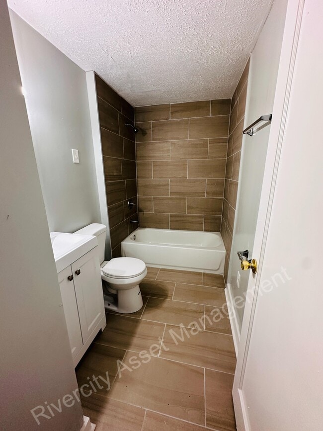 Building Photo - 3636 Mallory Ave