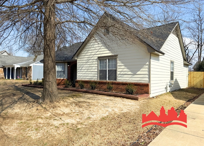 Building Photo - 5950 Beauvoir Dr