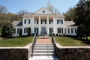 Building Photo - 5360 Hillsboro Pike