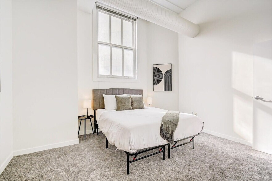 Building Photo - 50 N Illinois St