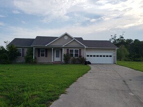 Building Photo - 3 bedroom/2 bath home Sneads Ferry