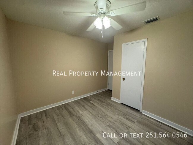 Building Photo - 4440 Nicholl Dr