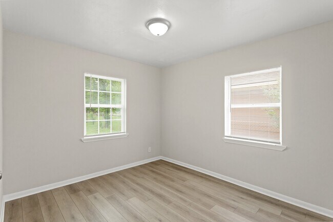 Building Photo - 9133 Woodlyn Rd