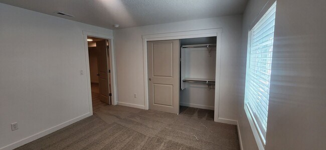 Building Photo - 1623 E 6820 N