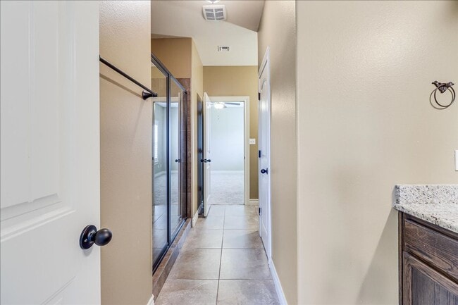 Building Photo - 6241 Lago Vista Dr